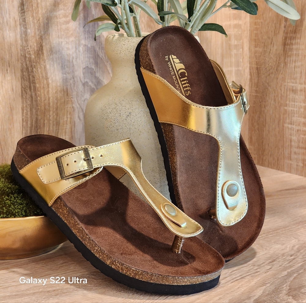 Cliffs by White Mountain Women's Gold Metallic Thong Footbed Sandals Size 6.5W